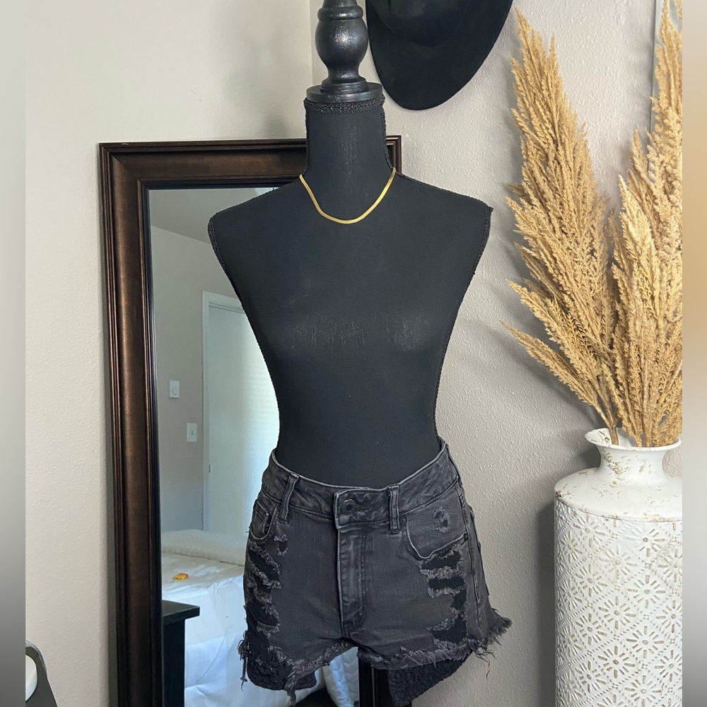 Hi rise shortie with embroidery detail pockets